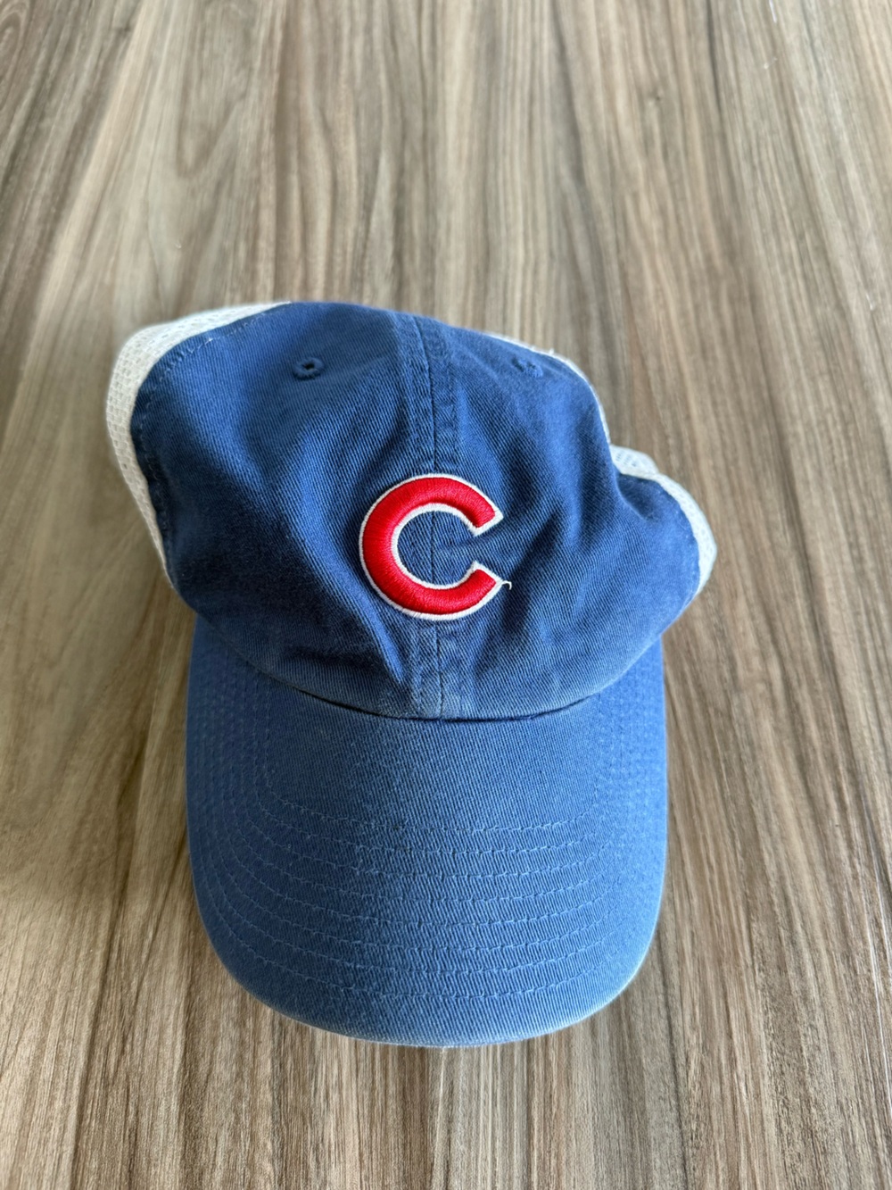 Chicago Cubs Men's Navy Blue and Mesh Fitted Baseball Cap with Red Logo - Size L